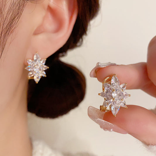 S925鋯石雪花微鑲耳釘－商品主圖｜https://igowo.tw/