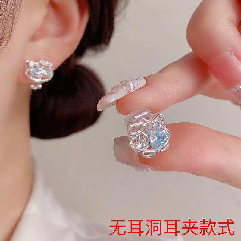 鋯石鏤空電鍍耳夾－商品主圖｜https://igowo.tw/