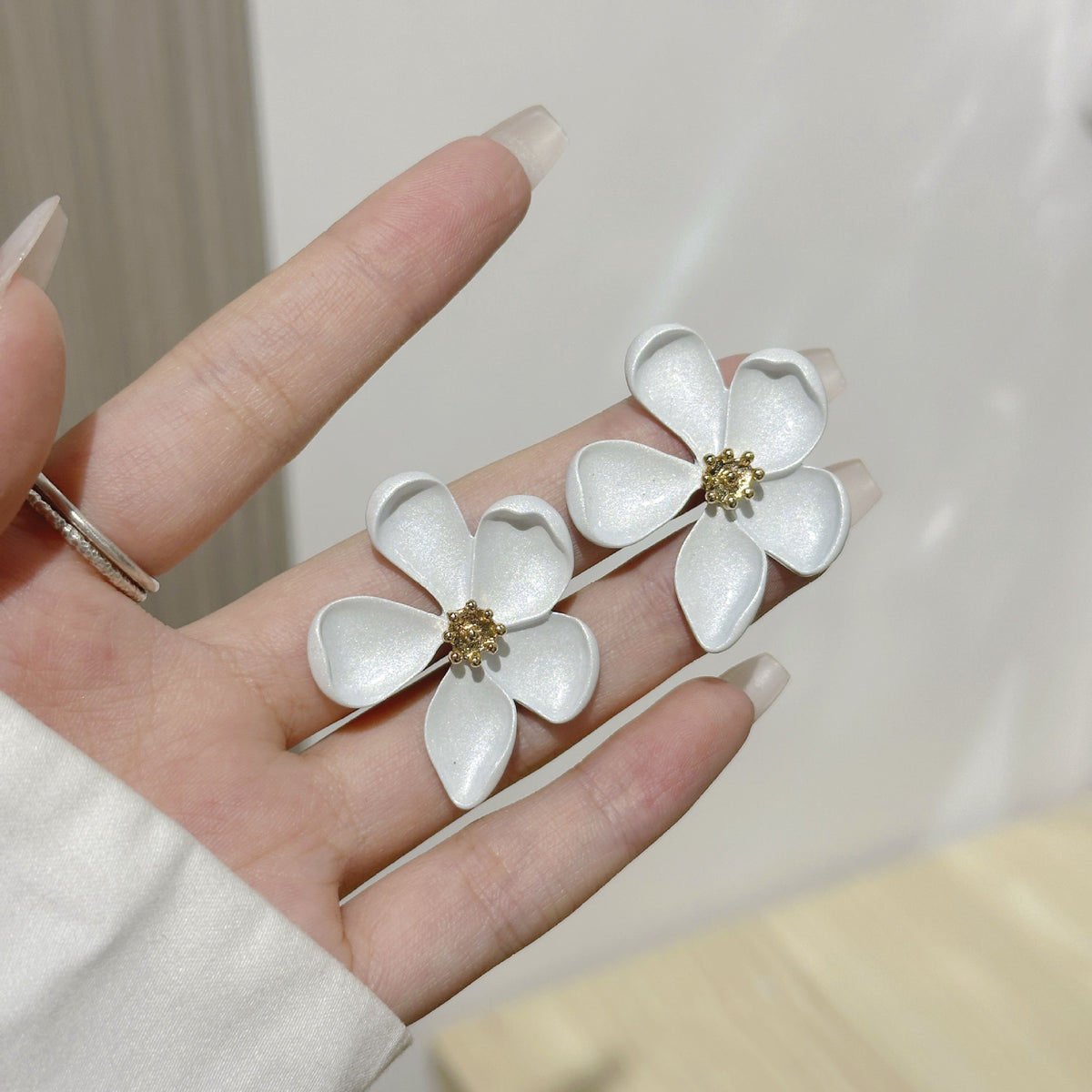 蝴蝶結花朵耳環－細節特寫5｜https://igowo.tw/