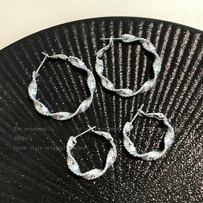 金屬扭紋圓圈耳環－金款實拍｜https://igowo.tw/