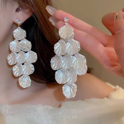 珍珠銀針花朵流蘇耳釘－細節特寫7｜https://igowo.tw/