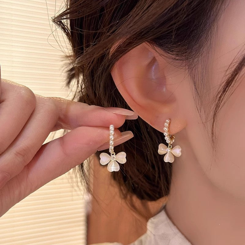 貓眼石花朵誇張耳環－商品主圖｜https://igowo.tw/