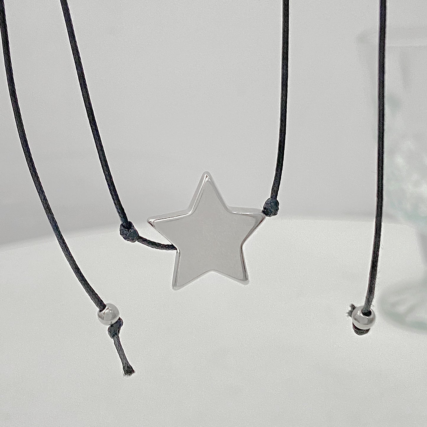 星星墜飾簡約項鍊－細節特寫1｜https://igowo.tw/