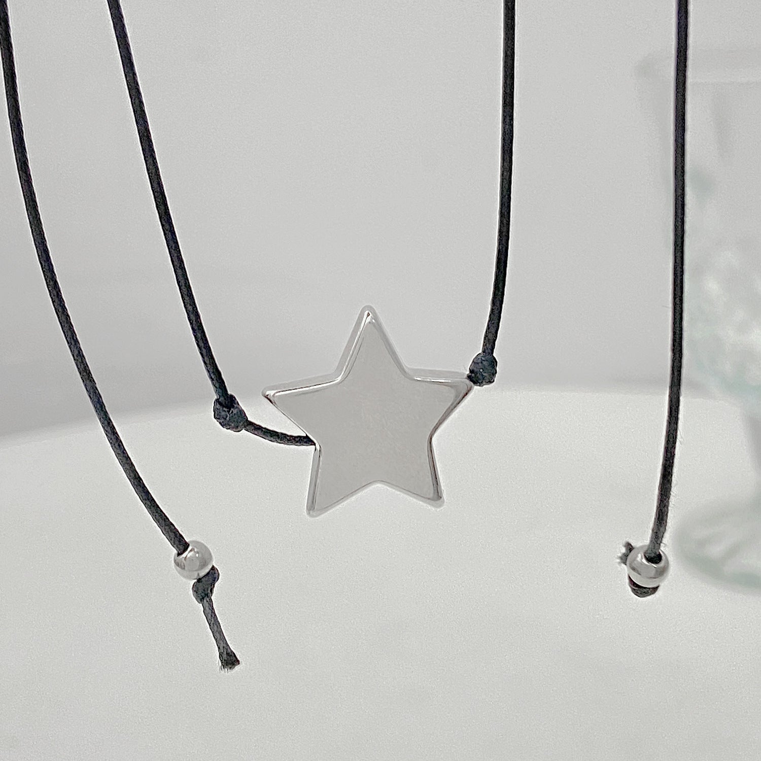 星星墜飾簡約項鍊－細節特寫1｜https://igowo.tw/