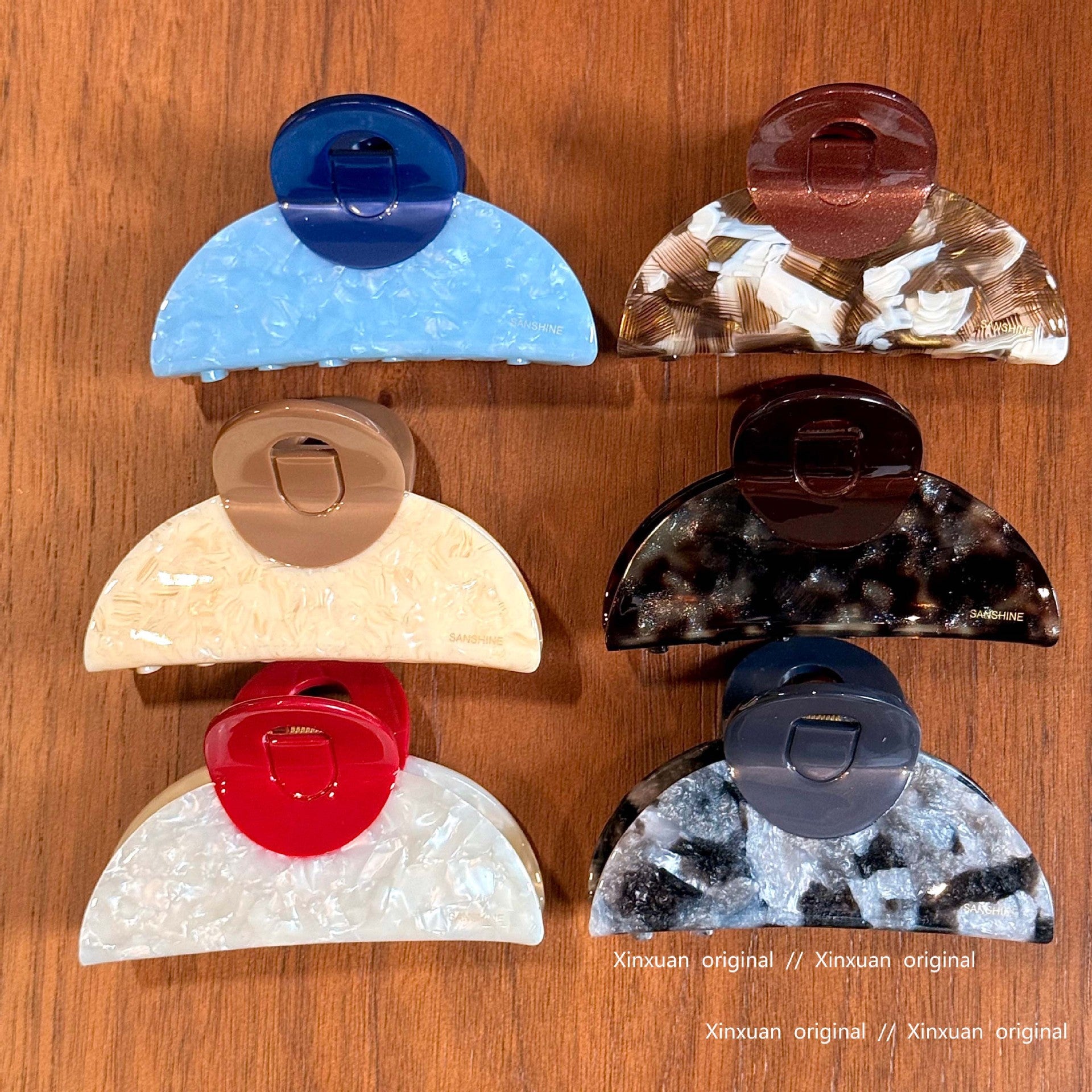 撞色簡約鯊魚夾－商品主圖｜https://igowo.tw/