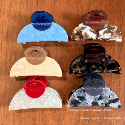 撞色簡約鯊魚夾－商品主圖｜https://igowo.tw/