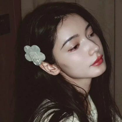 醋酸板材蝴蝶結髮夾－大號黑色花朵款細節｜https://igowo.tw/