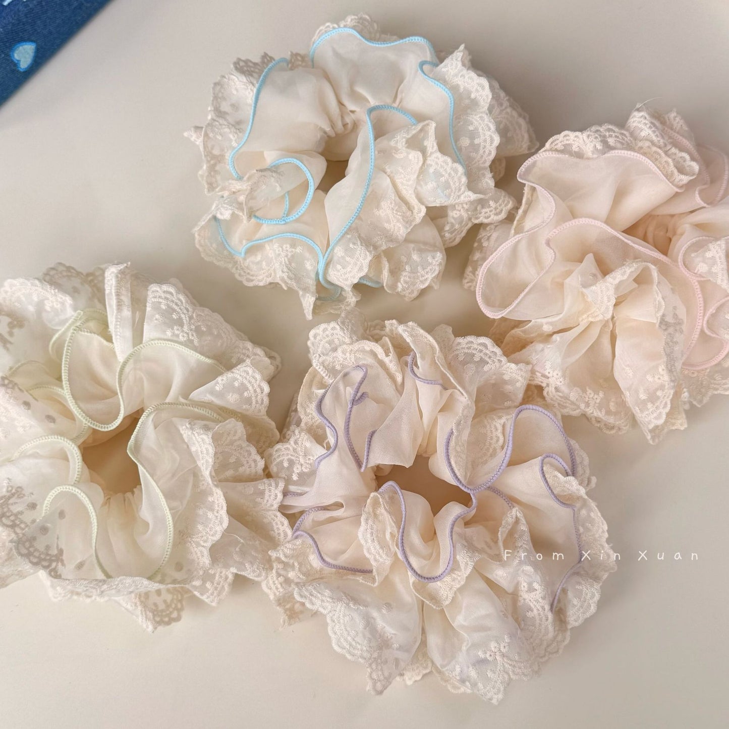 蕾絲碎花精雕髮圈－商品主圖｜https://igowo.tw/