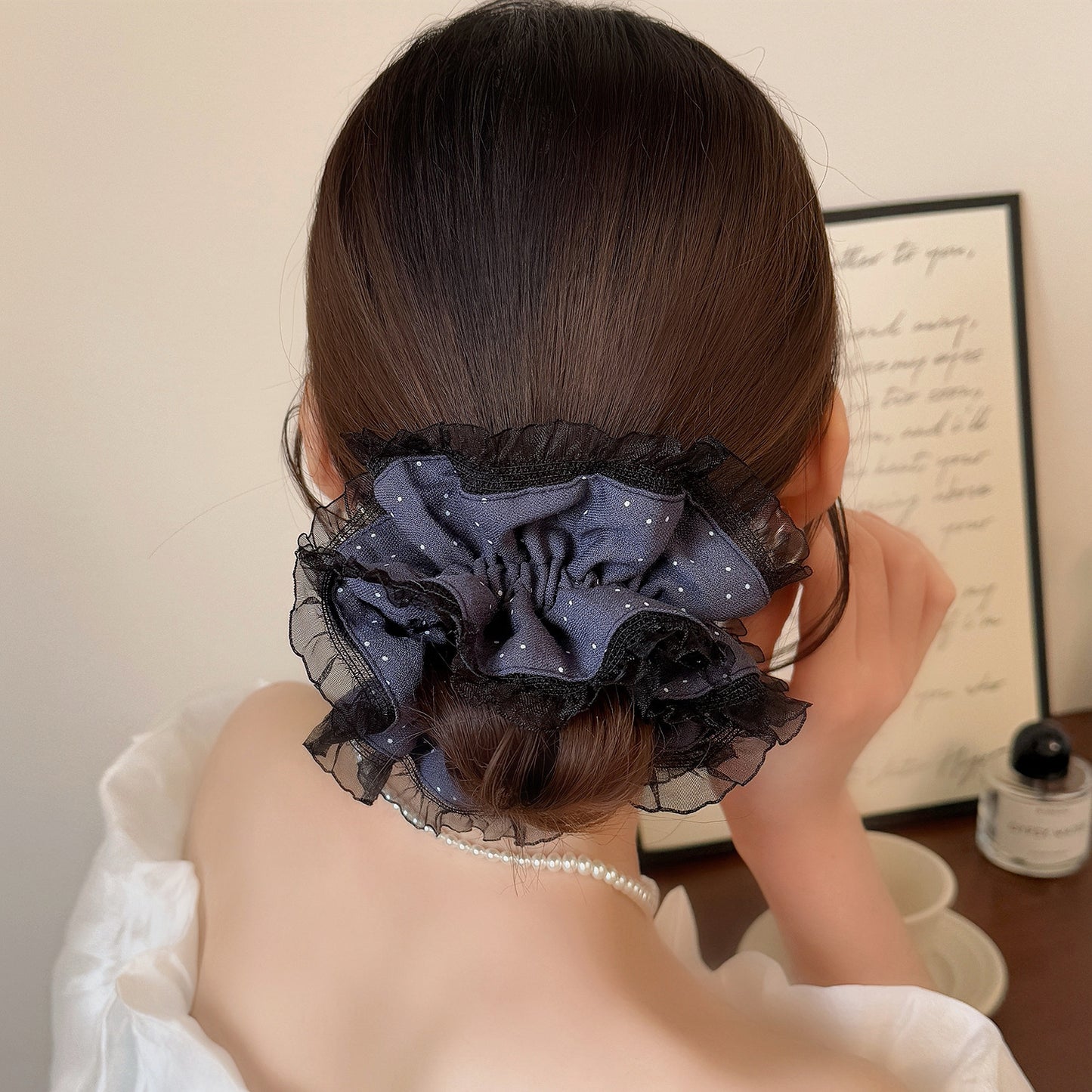 蕾絲雲朵大腸圈髮圈－咖色款實拍｜https://igowo.tw/