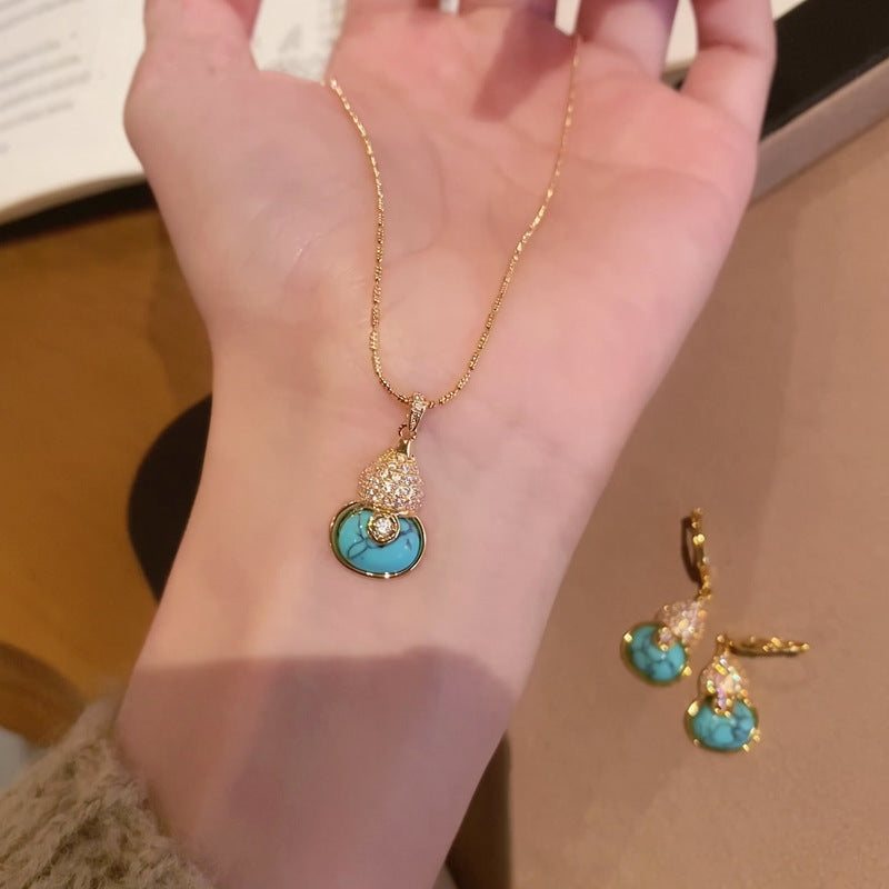 金色鋯石葫蘆墜飾項鍊－商品主圖｜https://igowo.tw/