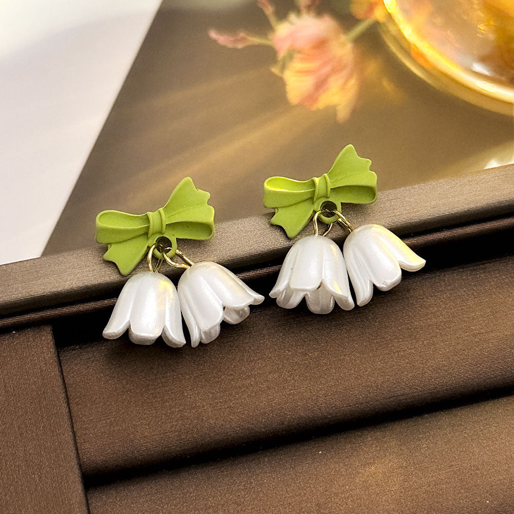 珍珠鋯石山茶花耳釘－細節特寫57｜https://igowo.tw/