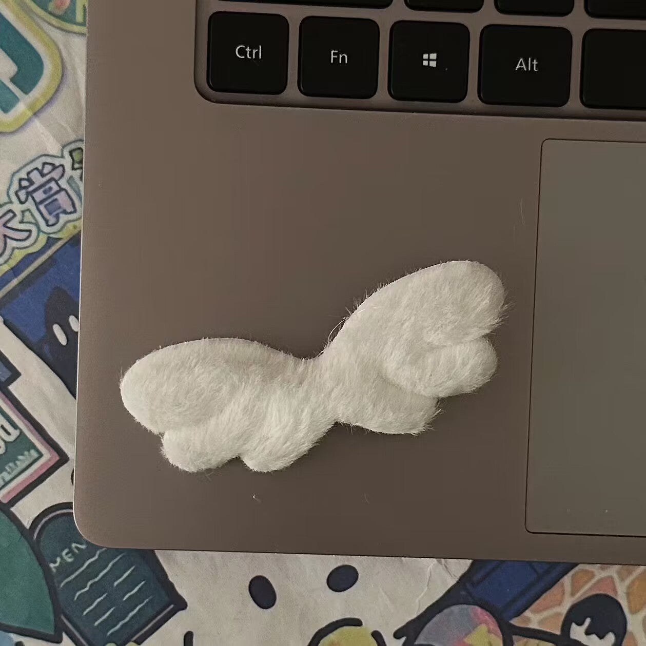 繽紛絨面翅膀髮夾
