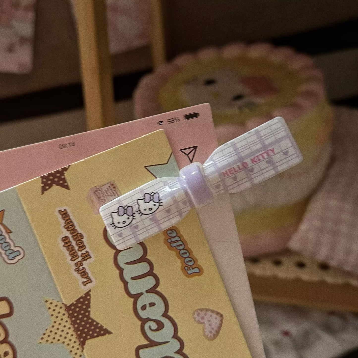 繽紛貓咪領結髮夾－粉色雙拼髮夾款細節2｜https://igowo.tw/
