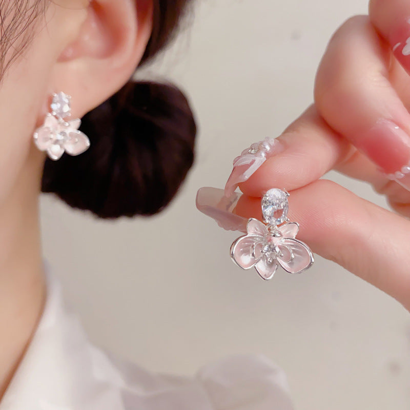 鋯石花朵簡約耳釘－商品主圖｜https://igowo.tw/
