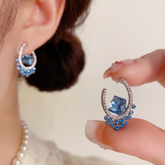 藍色鋯石U形復古耳釘－商品主圖｜https://igowo.tw/