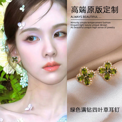 鋯石花朵耳釘－商品主圖｜https://igowo.tw/