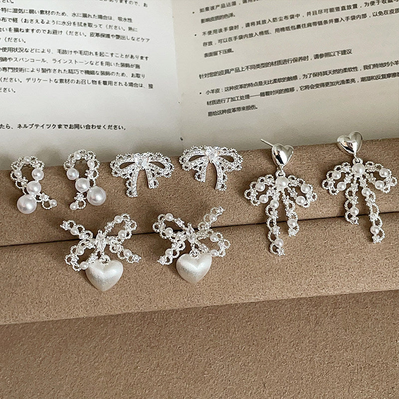 珍珠蝴蝶結垂墜耳釘－商品主圖｜https://igowo.tw/