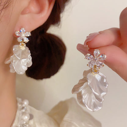 鋯石銀針花朵流蘇耳環－商品主圖｜https://igowo.tw/