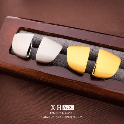銀針C形拉絲復古耳釘－商品主圖｜https://igowo.tw/