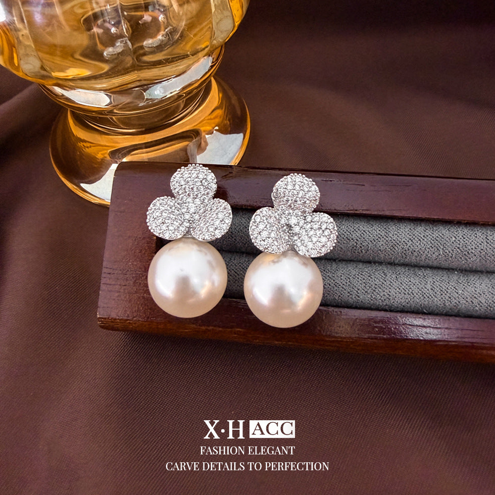 S925珍珠鋯石耳釘－細節特寫1｜https://igowo.tw/