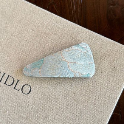 布面碎花復古髮夾－細節特寫11｜https://igowo.tw/