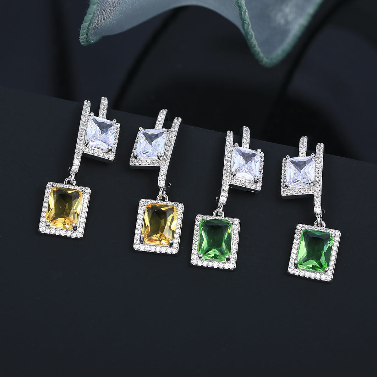 S925鋯石幾何微鑲耳環－商品主圖｜https://igowo.tw/