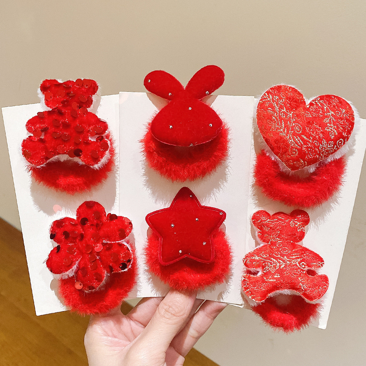 紅色絨面蝴蝶結髮圈－第二視角實拍｜https://igowo.tw/