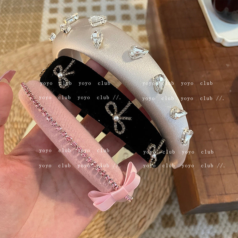 鋯石蝴蝶結寬版髮箍－精緻-白色水鑽款細節｜https://igowo.tw/