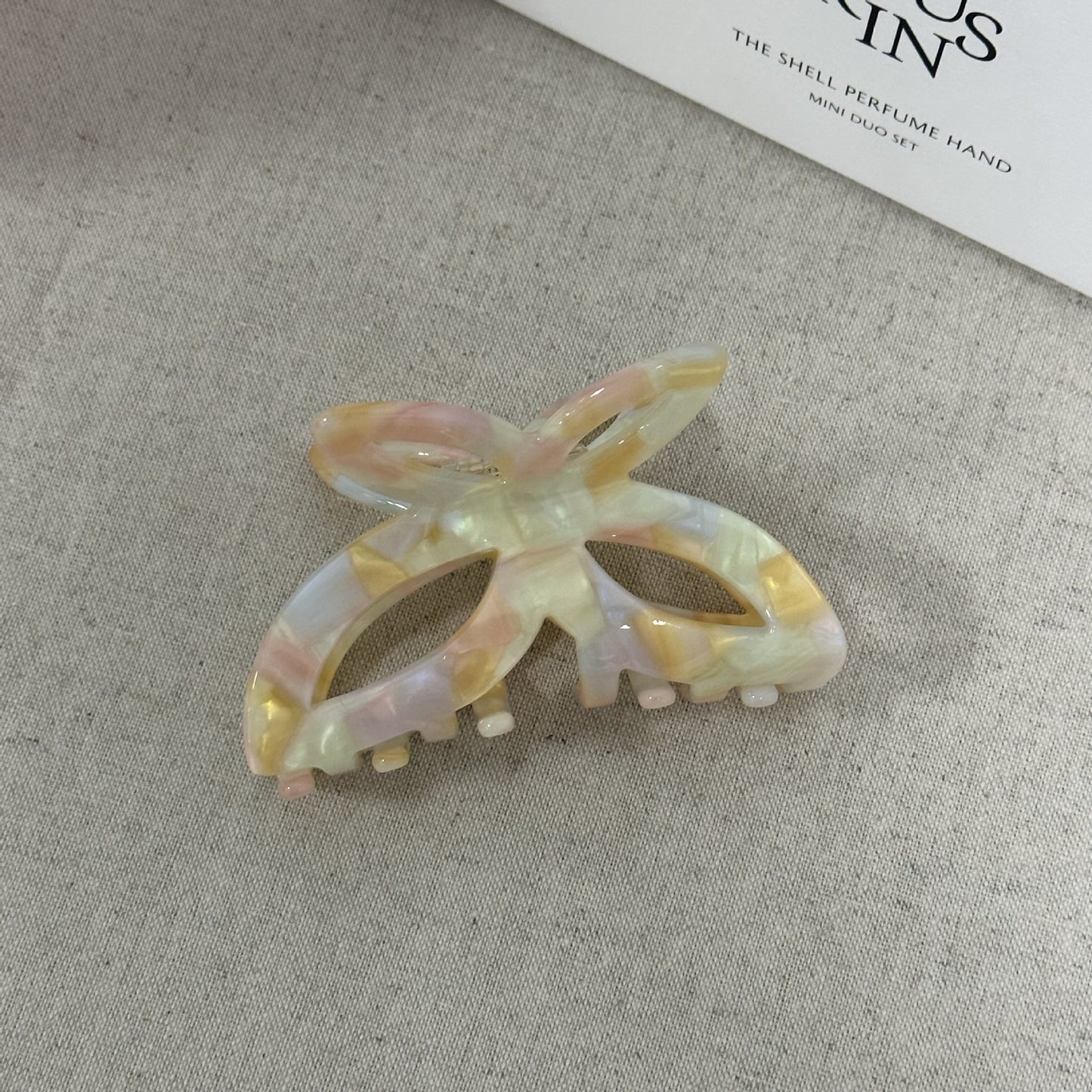 醋酸板材蝴蝶鯊魚夾－人魚彩款細節｜https://igowo.tw/