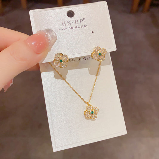 鋯石扭紋耳釘－商品主圖｜https://igowo.tw/