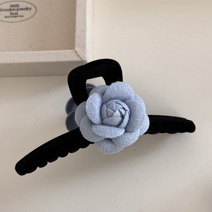 絨面山茶花蝴蝶結髮夾－細節特寫4｜https://igowo.tw/