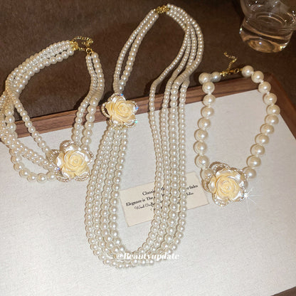 珍珠花朵鑲鑽多層項鍊－商品主圖｜https://igowo.tw/