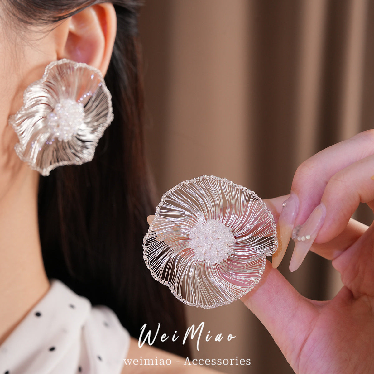 玻璃花朵圓形編織耳釘－商品主圖｜https://igowo.tw/