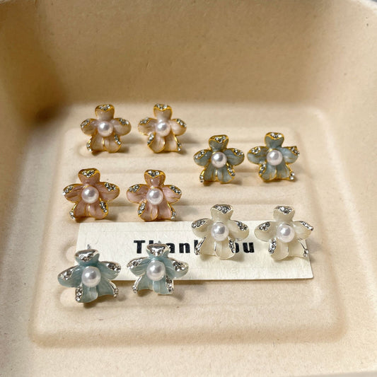 珍珠花朵復古誇張耳釘－商品主圖｜https://igowo.tw/
