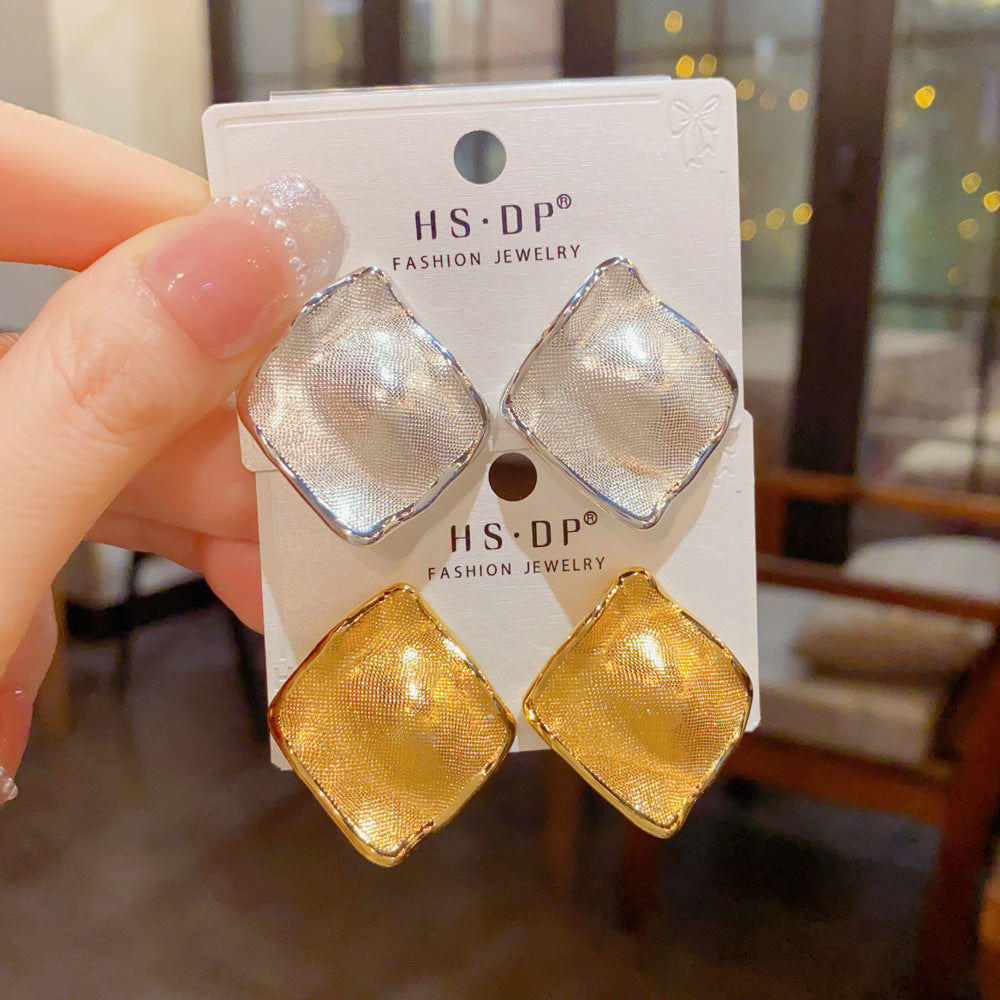 金屬方形誇張耳環－商品主圖｜https://igowo.tw/