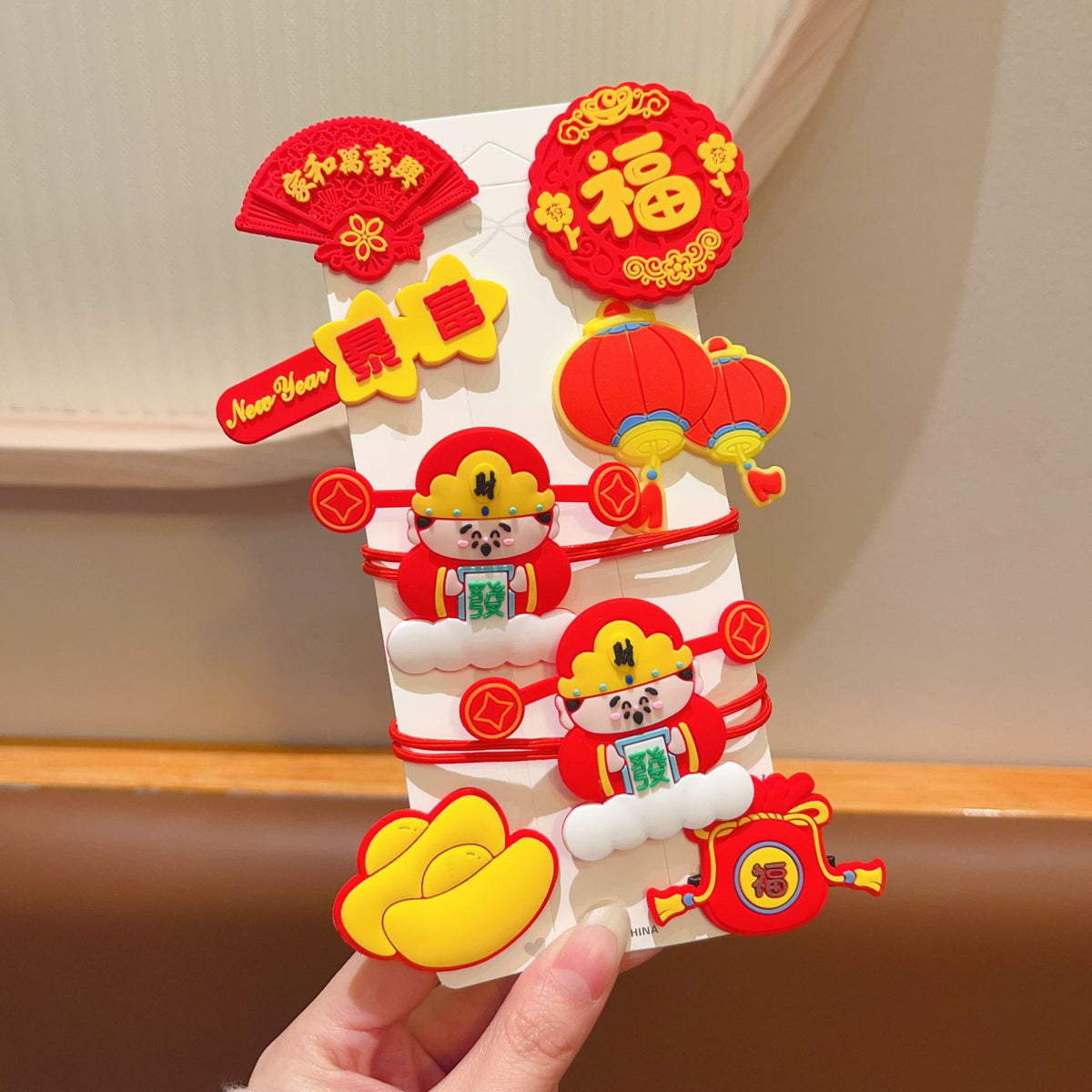 紅色簡約髮夾－細節特寫4｜https://igowo.tw/