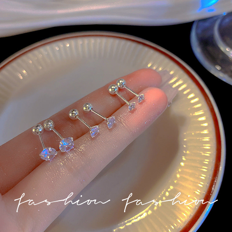 S925鋯石小巧耳骨釘－銀5mm款細節｜https://igowo.tw/