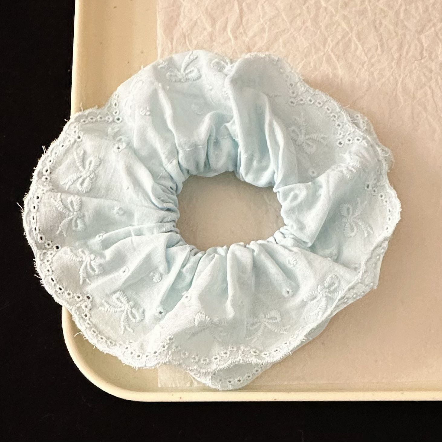 藍色蝴蝶結大腸圈髮圈－商品主圖｜https://igowo.tw/