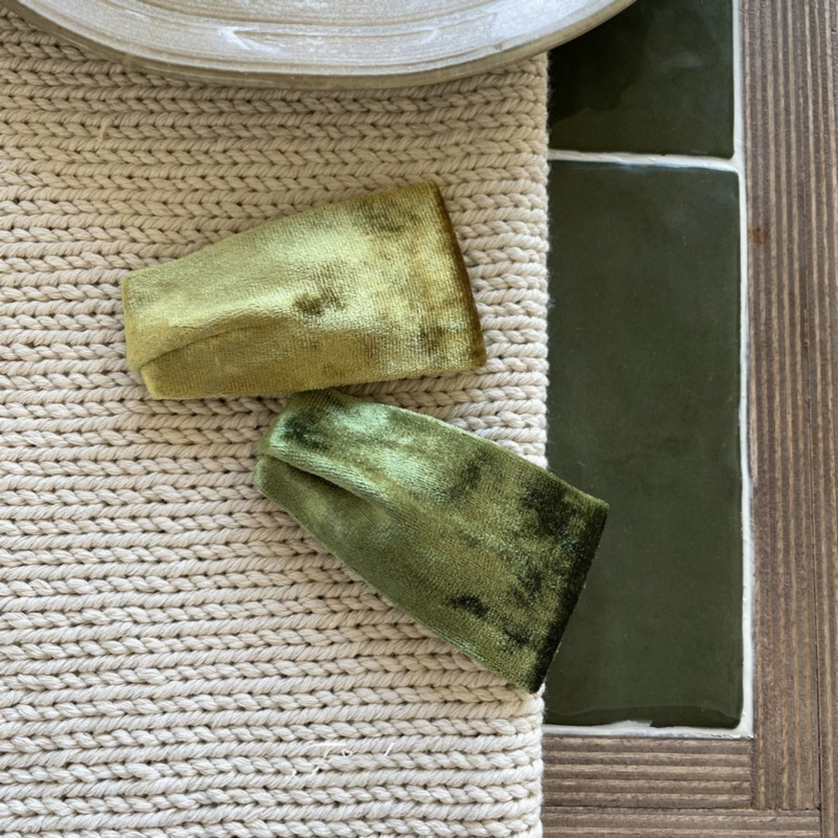 絨面復古髮夾－商品主圖｜https://igowo.tw/