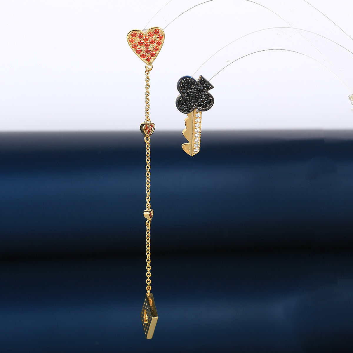 S925鋯石愛心鑰匙流蘇耳墜－商品主圖｜https://igowo.tw/