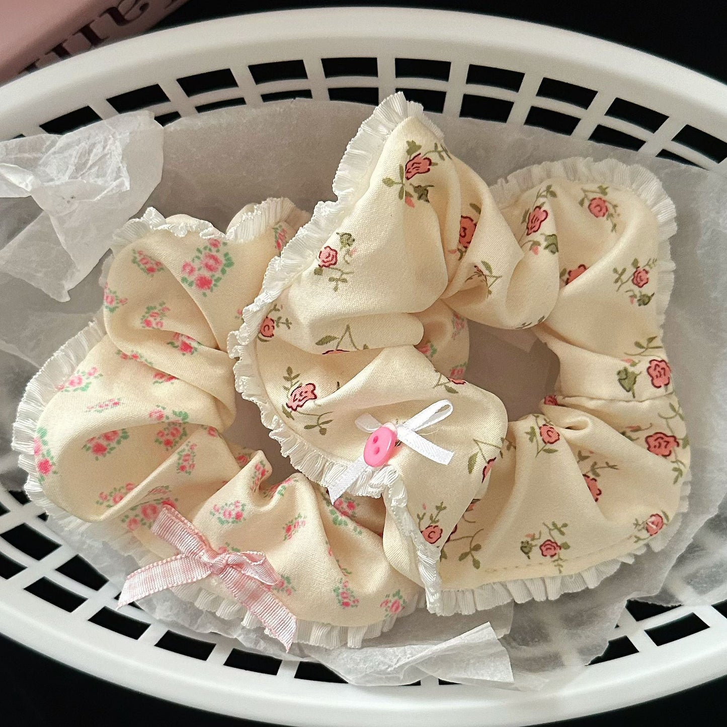 粉色碎花大腸圈髮圈－商品主圖｜https://igowo.tw/
