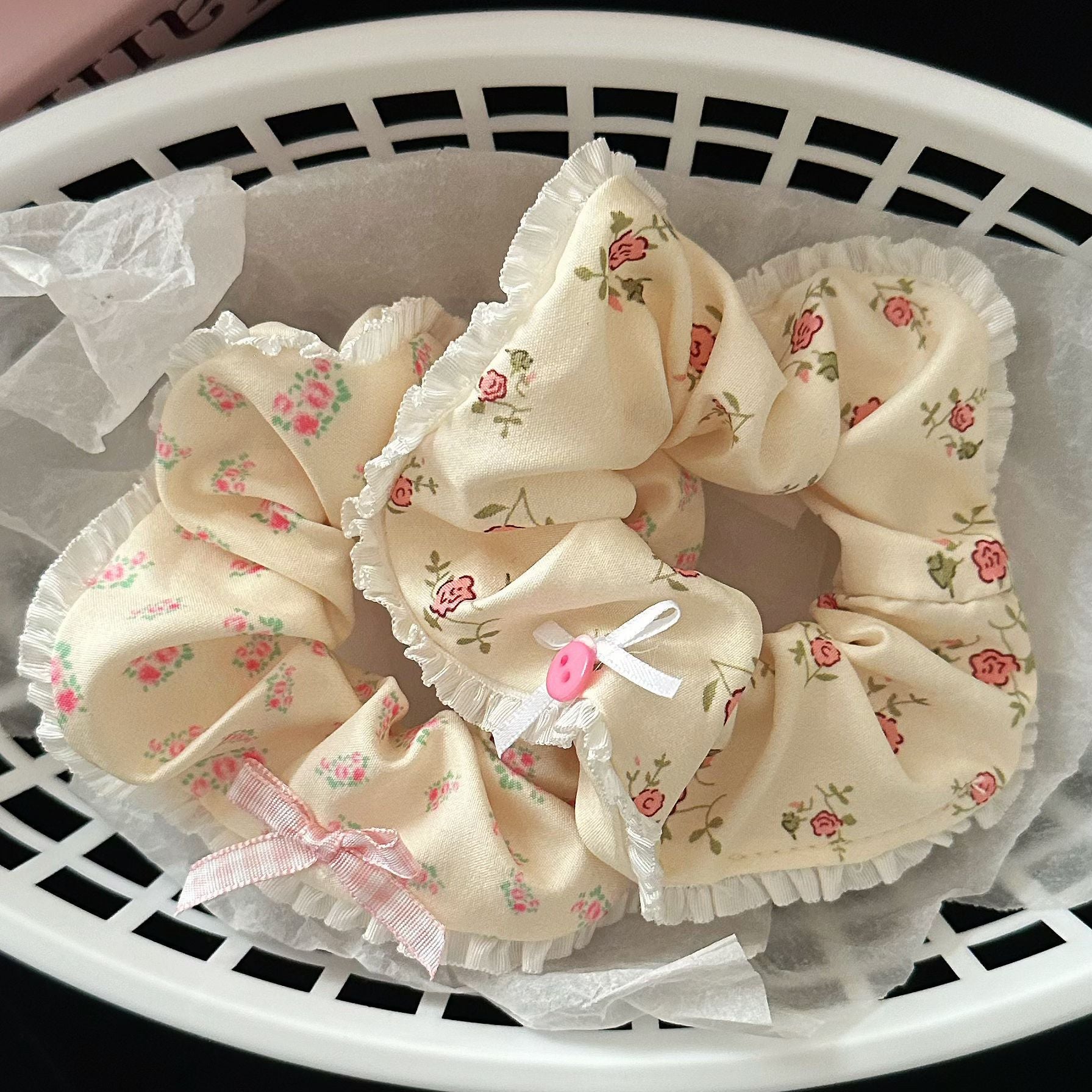 粉色碎花大腸圈髮圈－商品主圖｜https://igowo.tw/