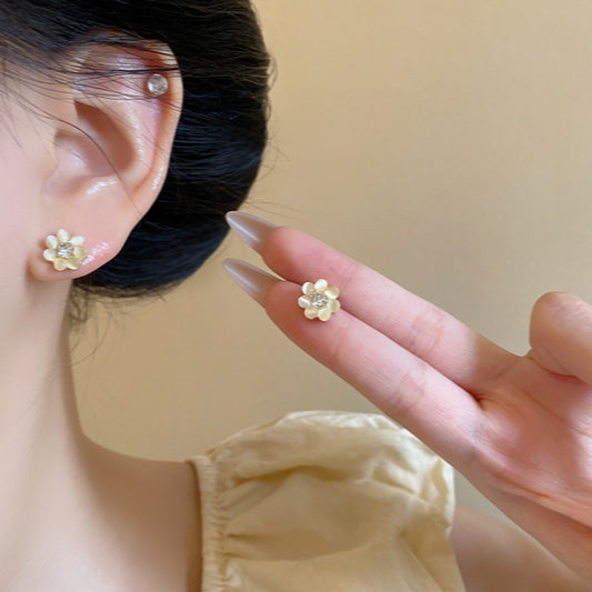貓眼石花朵復古耳釘－商品主圖｜https://igowo.tw/