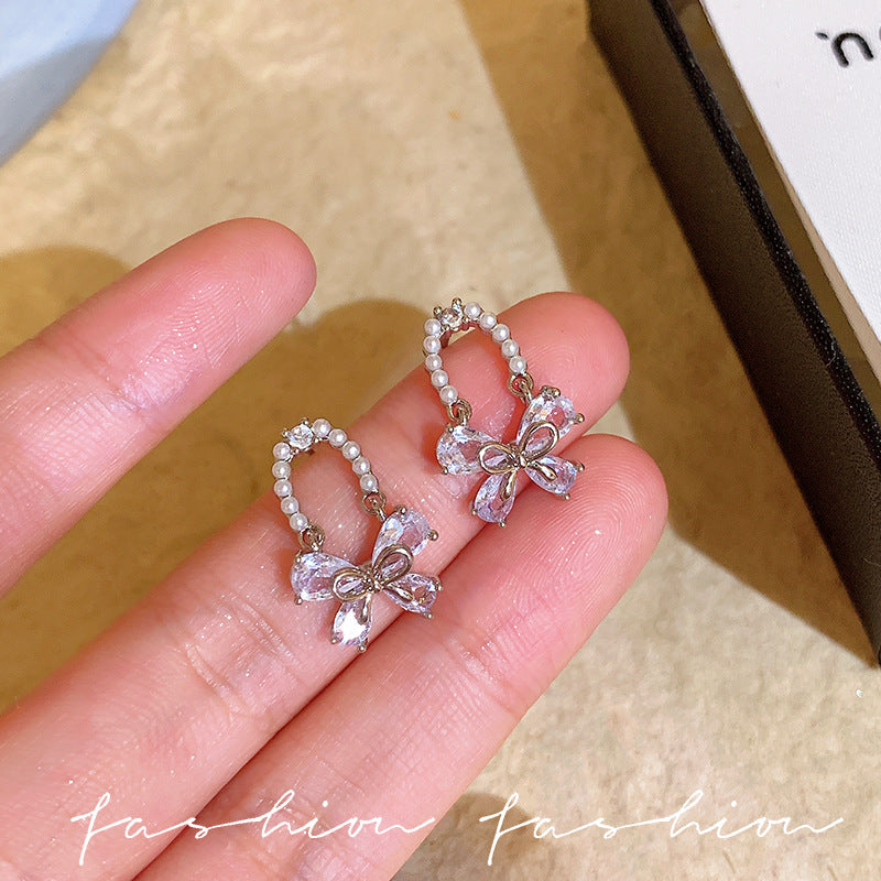 S925珍珠蝴蝶結小巧耳釘－商品主圖｜https://igowo.tw/
