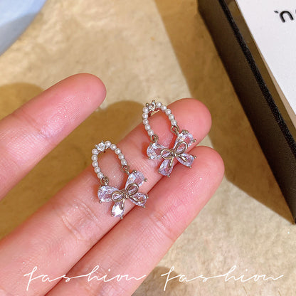 S925珍珠蝴蝶結小巧耳釘－商品主圖｜https://igowo.tw/