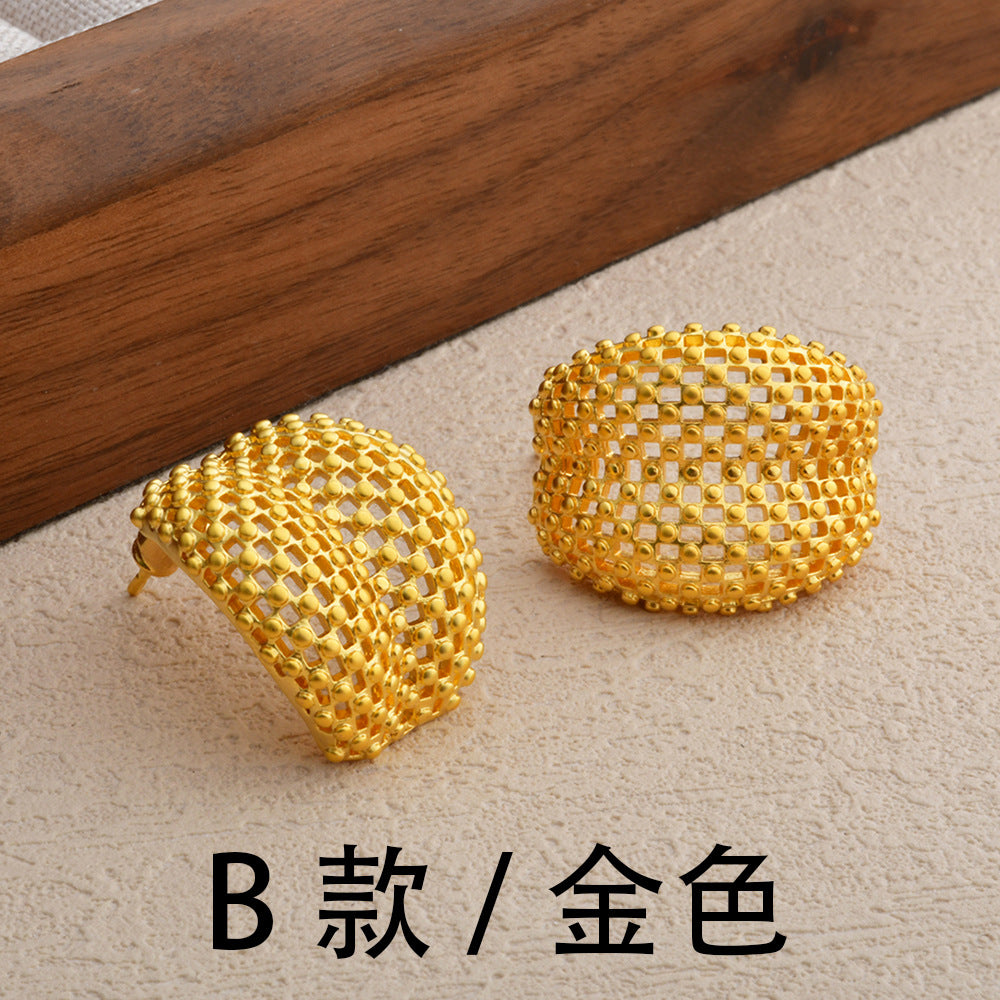 圓珠鏤空復古耳釘