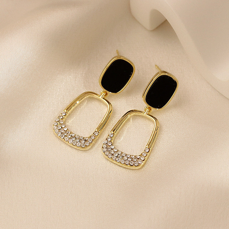 黑色鋯石銀針愛心耳環－細節特寫84｜https://igowo.tw/