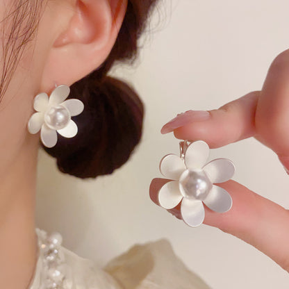 珍珠金屬花朵簡約耳扣－商品主圖｜https://igowo.tw/