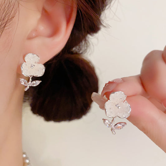 S925水晶花朵簡約耳釘－商品主圖｜https://igowo.tw/