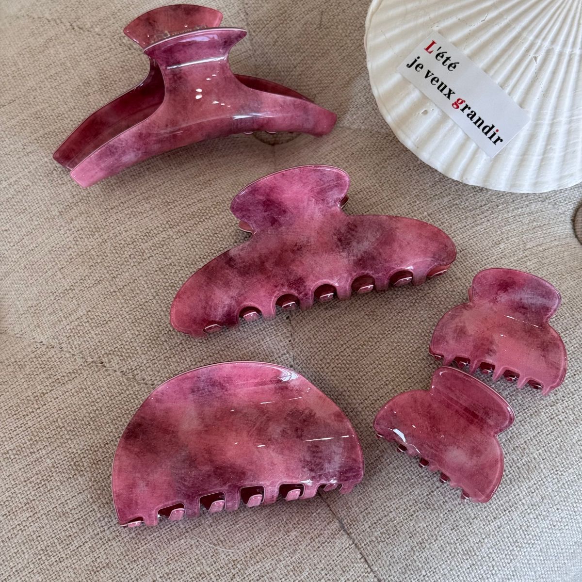 漸層粉色鯊魚夾－第二視角實拍｜https://igowo.tw/